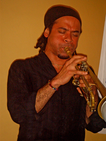 "Puchy" Gendrickson Mena alla tromba "Puchy" Gendrickson Mena alla tromba
