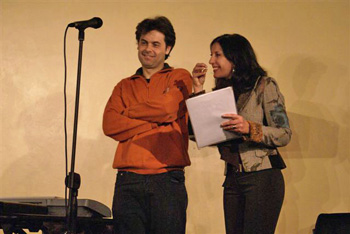 Eva Simontacchi con Alessandro Falsitta mentre spiega durante la Master Class di dizione